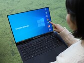 Le concept d'ordinateur portable de Samsung Display est probablement doté du même écran AMOLED de 16 pouces qui sera disponible sur le Galaxy Book3 Pro et le Galaxy Book3 Ultra. (Image source : Samsung Display) 