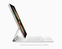 Le nouvel iPad Pro est équipé du processeur M1 optimisé pour le Mac de Apple et prend en charge jusqu&#039;à 16 Go de RAM, ce qui le rend plus proche du Mac que jamais. (Image : Apple)