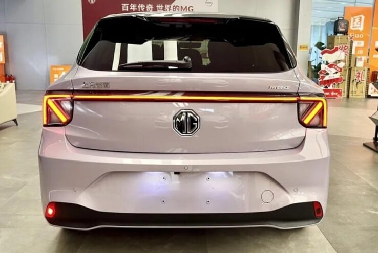 La première voiture électrique de masse équipée d'une batterie à semi-conducteurs est déjà chez les concessionnaires. (Source de l'image : Sohu)