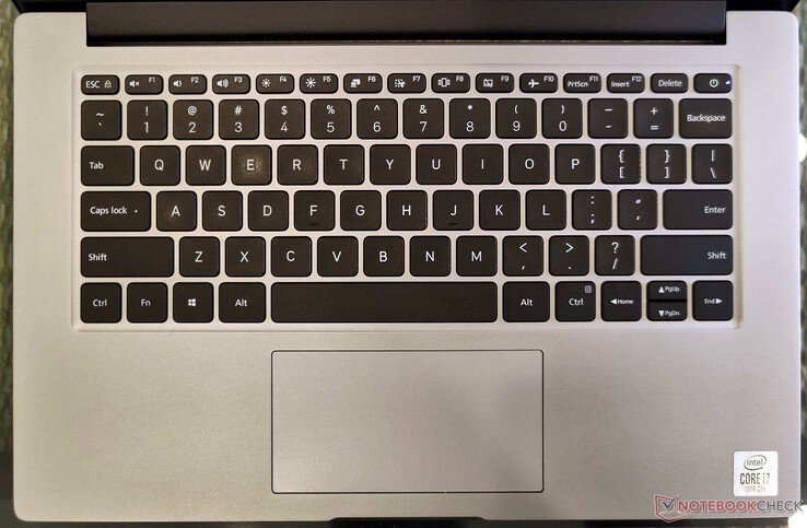 Le clavier n'est pas rétroéclairé et le pavé tactile est assez petit