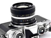 Les objectifs NONIKKOR-MC 35 mm sont des objectifs de style vintage abordables pour les amateurs de photographie manuelle. (Source de l'image : ArtraLab)