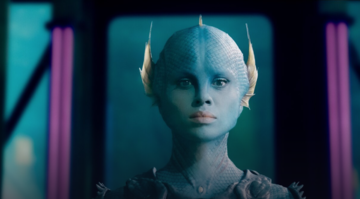 Un diable de mer moderne réapparaît dans La guerre entre la terre et la mer, un rappel obsédant de la même menace que celle à laquelle le père de Kate a dû faire face à l'époque classique.