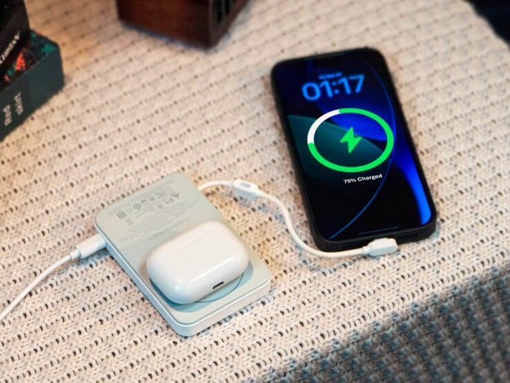 Le nouveau Rapid Mag Qi2.2 Magnetic Power Bank peut charger trois appareils en même temps. (Source de l'image : EcoFlow)