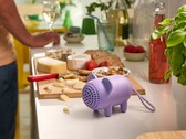 Une image de l'enceinte Bluetooth portable IKEA Grejsimojs dans une cuisine