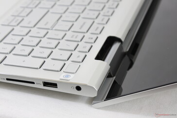 L'ouverture du couvercle soulève la base à un léger angle, comme sur certains modèles de ZenBook Asus