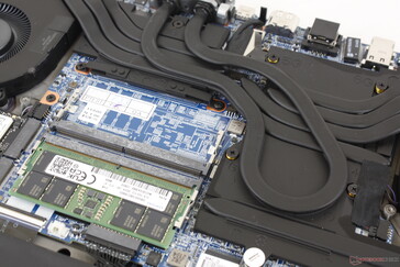 Emplacements accessibles pour 2x DDR5 SODIMM