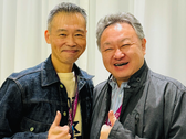 Une image de Shuhei Yoshida avec Keiji Inafune.