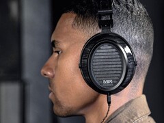 Le casque magnétique planaire VSX Immersion One utilise la modélisation de haut-parleurs virtuels pour simuler des environnements audio professionnels. (Source de l'image : Steven Slate Audio)