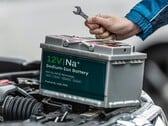 La batterie sodium-ion 12V Na Plus Fleet d'Unigrid peut remplacer les batteries automobiles au plomb sans modification du véhicule. (Source de l'image : Unigrid)