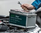La batterie sodium-ion 12V Na Plus Fleet d'Unigrid peut remplacer les batteries automobiles au plomb sans modification du véhicule. (Source de l'image : Unigrid)