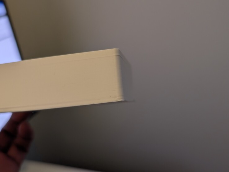 Déformation de la base qui se trouvait sur la plaque de construction.