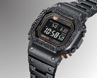Le MRG-B5000HT-1 utilise un écran LCD négatif assorti à la finition gris foncé discrète du revêtement DLC (Source d'image : Casio)