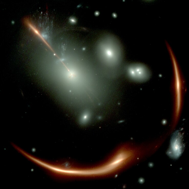 Image prise par le télescope spatial James Webb montrant la galaxie déformée MRG-M0138.