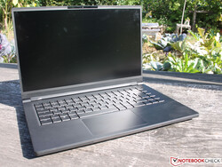 En test : le Schenker Fusion 15. Un portable de jeu avec un design sobre style ultrabook.