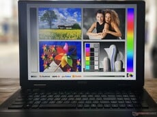 Visionnage en plein air à l'ombre