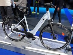 Le vélo électrique BTWIN LD 940 de Decathlon est doté d'un système intelligent qui vous permet de connecter votre téléphone. (Source de l'image : Transition Velo)