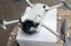 Le DJI Mini 4 Pro a de nouveau été découvert dans la nature. (Source de l&#039;image : @quadro_news)
