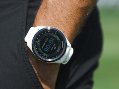Garmin a publié une nouvelle mise à jour stable pour la smartwatch Approach S62 (photo). (Source de l'image : Garmin)