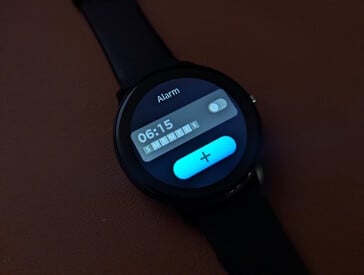 L'alarme est activée, mais elle est défectueuse - mélodie forte au lieu de vibration