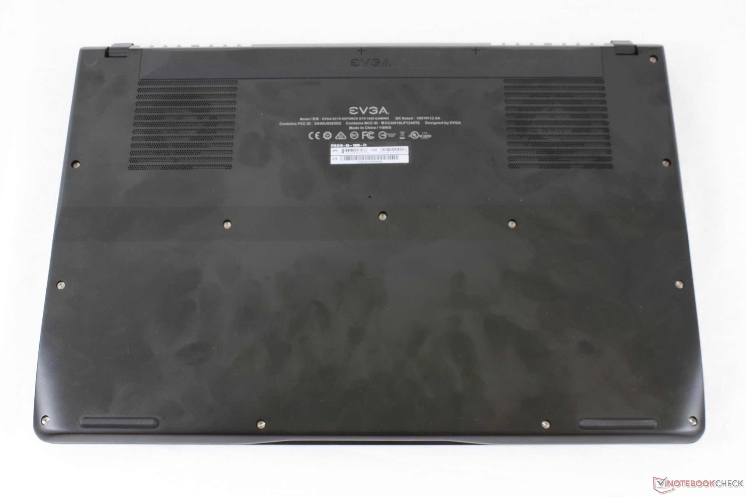 Courte critique du PC portable EVGA SC15 i7 7700HQ GTX 1060 Notebookcheck