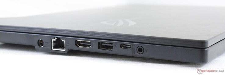 Côté gauche : entrée secteur, Gigabit RJ-45, HDMI 2.0b, USB A 3.1 Gen 1, USB C 3.1 Gen 2 avec DisplayPort 1.4, prise jack.