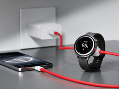 Le câble 2-en-1 SuperVOOC peut fournir jusqu'à 67 W d'énergie à un téléphone et 10 W à une smartwatch. En photo : le câble connecté aux appareils. (Source de l'image : OnePlus)