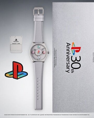 La montre mécanique PlayStation Limited Edition est livrée dans une boîte spéciale et avec un badge PlayStation. (Source de l'image : Anicorn)