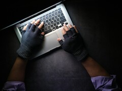 Les mesures de surveillance prises par le Royaume-Uni suscitent des réactions négatives de la part des États-Unis pour des raisons de protection de la vie privée et de sécurité (Source de l'image : Towfiqu Barbhuiya, Unsplash)