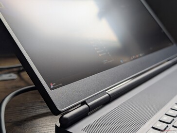 Pas de verre bord à bord, d'OLED ou d'écran tactile. G-Sync en standard