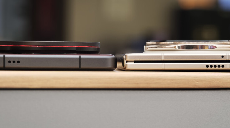 Le X200 Ultra et le Magic V5, de gauche à droite. (Source de l'image : Fenibook)