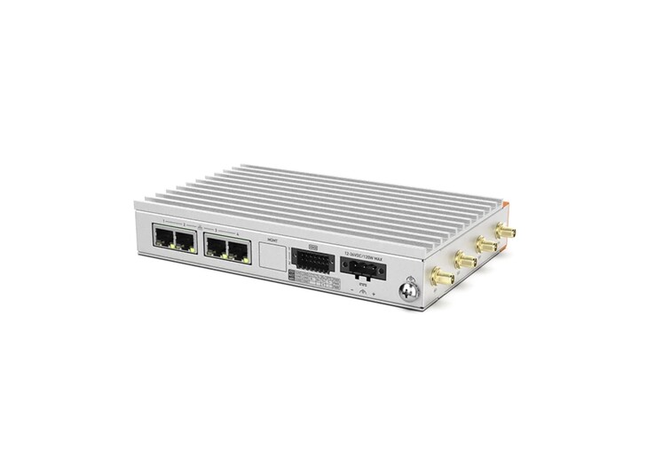 Au total, quatre ports Ethernet 2.5G sont présents sur le mini PC Helix 320