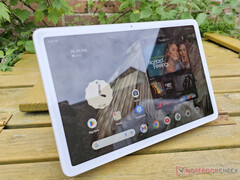 La Pixel Tablet 2 aurait offert des améliorations modestes dans tous les domaines par rapport à la Pixel Tablet, illustrée. (Source de l'image : Notebookcheck)