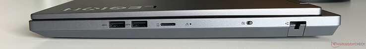 À droite : 2x USB-A 3.2 Gen 1 (5 Gbit/s), lecteur de carte microSD, webcam eShutter, Gigabit Ethernet