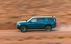 La R1S de Rivian semble pouvoir parcourir 410 miles en une seule charge lorsqu&#039;elle est équipée d&#039;une batterie Max. (Source de l&#039;image : Rivian)