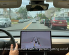 Le mode de conduite entièrement autonome de Tesla en action (image : Fabian Luque/YouTube)