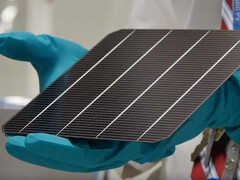 Les cellules sont loin du maximum théorique, mais elles durent. (Image : youtube/Oxford PV)