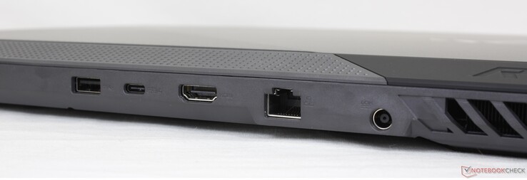 Arrière : USB-A 3.2 Gen. 1, USB-C 3.2 Gen. 2 avec DisplayPort + Power Delivery + G-Sync, HDMI 2.0b, Gigabit RJ-45, adaptateur secteur