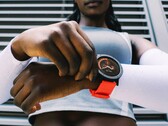 La CMF Watch 3 Pro présente un design rond et saisissant, disponible en option avec un bracelet orange. (Source de l'image : Nothing)