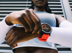 La CMF Watch 3 Pro présente un design rond et saisissant, disponible en option avec un bracelet orange. (Source de l&#039;image : Nothing)