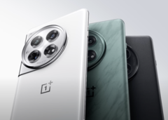 OnePlus ne proposera le OnePlus 12 qu'en Glacier White avec sa configuration mémoire d'entrée de gamme. (Source de l'image : OnePlus)