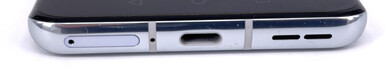 Bas : Emplacement SIM, microphone, port USB-C, haut-parleur