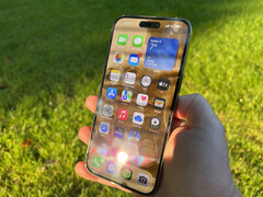 les modèles iPhone 15 Pro devraient bénéficier d'une sérieuse mise à jour de leur écran (image via own)