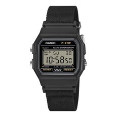Montre numérique Casio F-91WF-1A avec un boîtier noir et un bracelet en tissu tressé noir.