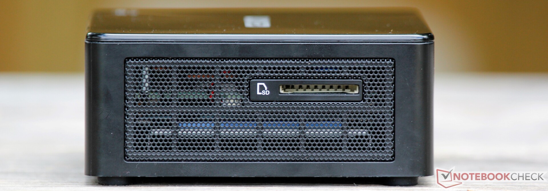 Mini PC, GEEKOM Mini IT8 Intel i5-8259U Mini Ordinateur de Bureau
