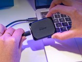 Le SSD externe Crucial X10 Pro illustré