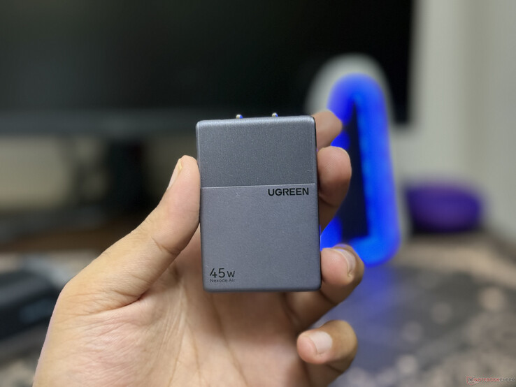 Vue de face de l'Ugreen Nexode Air 45 W Slim