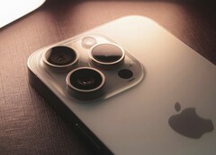 Le contrôleur USB-C des iPhone 15 et 16 présente une faille de sécurité. (Source de l'image : Samuel Angor)