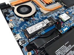 Le SSD NVMe de Micron offre des performances décentes mais ne dispose pas de solution thermique