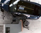 Le modèle Y est le véhicule le plus sûr lors des crash-tests de 2024 (image : IIHS/YT)