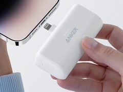 La banque d'alimentation Anker 621 (connecteur intégré Lightning, 12 W) est arrivée aux États-Unis et au Royaume-Uni. (Source de l'image : Anker)